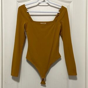 Aritzia Babaton Contour Square Neck Bodysuit